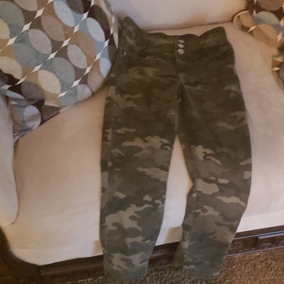 high rise sculpting skinny crop camo jeans - Picture 2 of 3